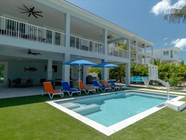 Marathon Vacation Home Water Views Sleeps 10 Guests