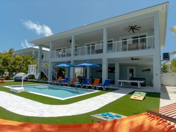 Marathon Vacation Home Water Views Sleeps 10 Guests