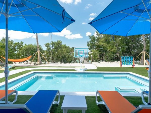 Marathon Vacation Home Water Views Sleeps 10 Guests