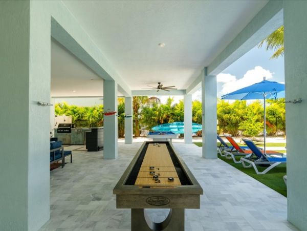 Marathon Vacation Home Water Views Sleeps 10 Guests