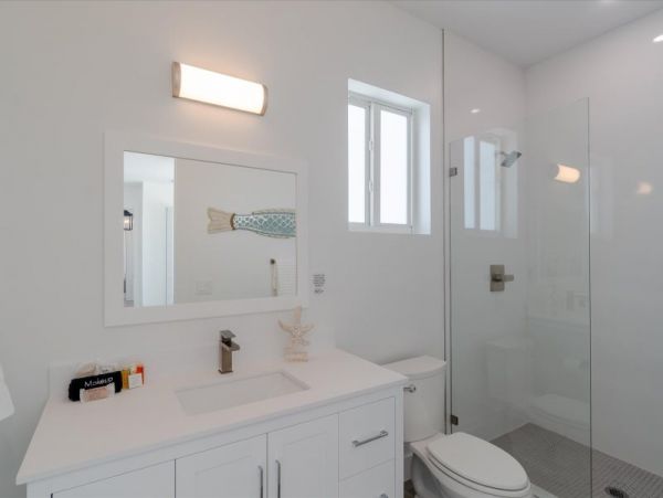 Marathon Vacation Home Water Views Sleeps 10 Guests