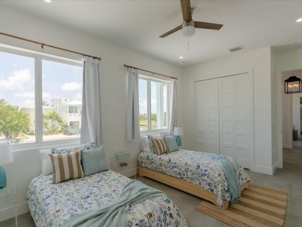 Marathon Vacation Home Water Views Sleeps 10 Guests