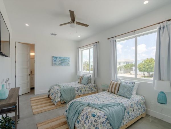 Marathon Vacation Home Water Views Sleeps 10 Guests