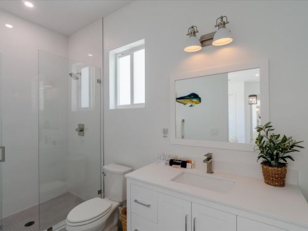 Marathon Vacation Home Water Views Sleeps 10 Guests