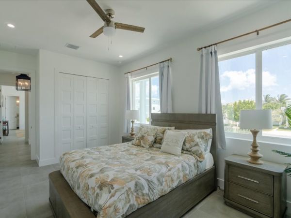 Marathon Vacation Home Water Views Sleeps 10 Guests