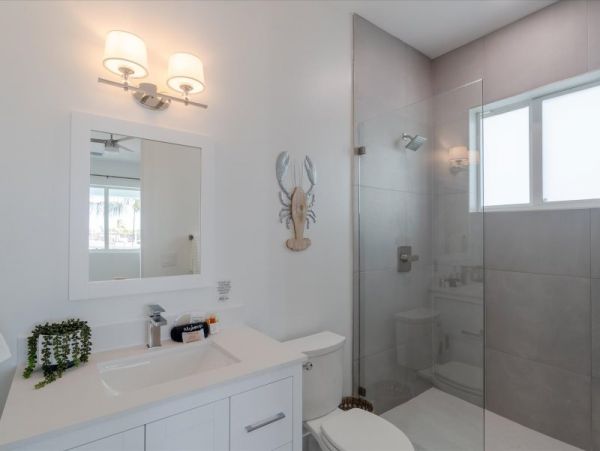 Marathon Vacation Home Water Views Sleeps 10 Guests