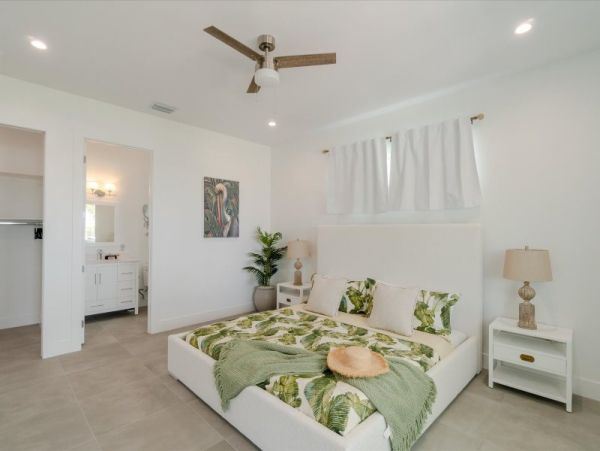Marathon Vacation Home Water Views Sleeps 10 Guests