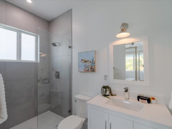 Marathon Vacation Home Water Views Sleeps 10 Guests