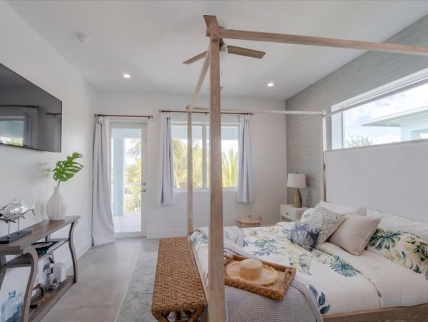 Marathon Vacation Home Water Views Sleeps 10 Guests