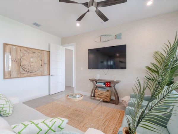 Marathon Vacation Home Water Views Sleeps 10 Guests