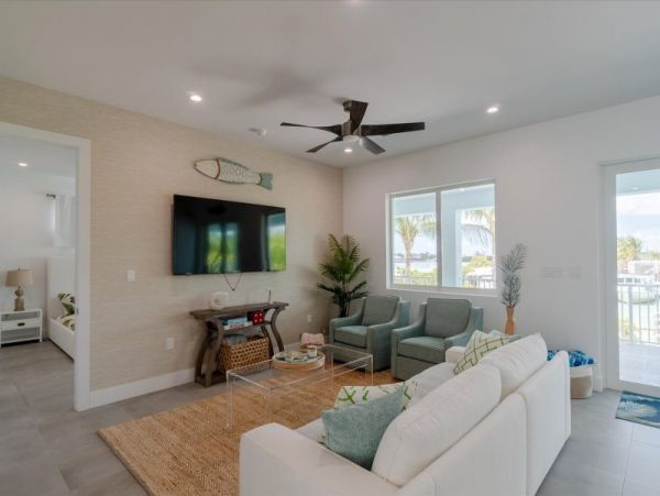Marathon Vacation Home Water Views Sleeps 10 Guests