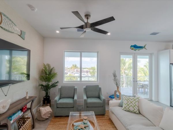 Marathon Vacation Home Water Views Sleeps 10 Guests