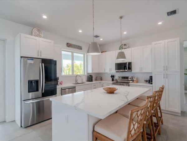 Marathon Vacation Home Water Views Sleeps 10 Guests