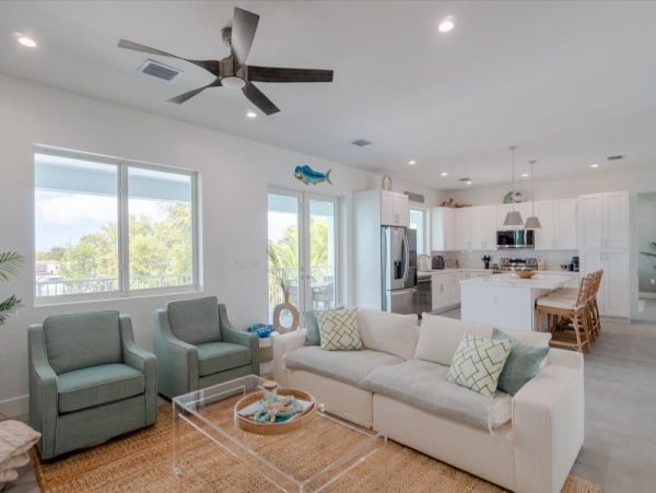 Marathon Vacation Home Water Views Sleeps 10 Guests