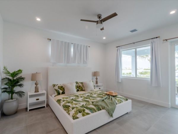 Marathon Vacation Home Water Views Sleeps 10 Guests