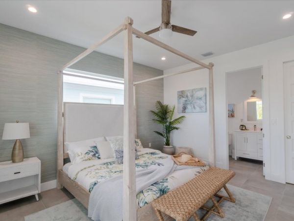 Marathon Vacation Home Water Views Sleeps 10 Guests