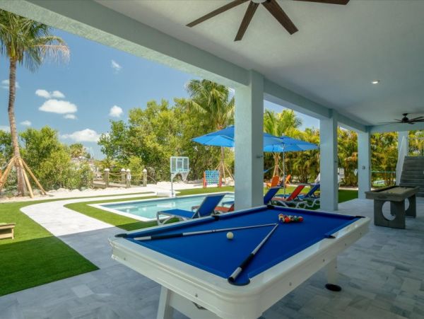 Marathon Vacation Home Water Views Sleeps 10 Guests