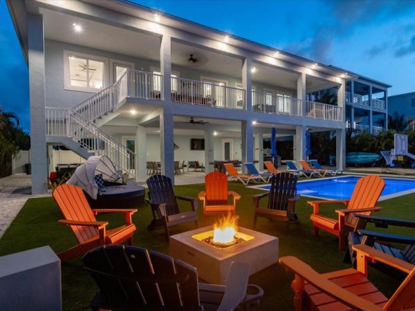 Marathon Vacation Home Water Views Sleeps 10 Guests