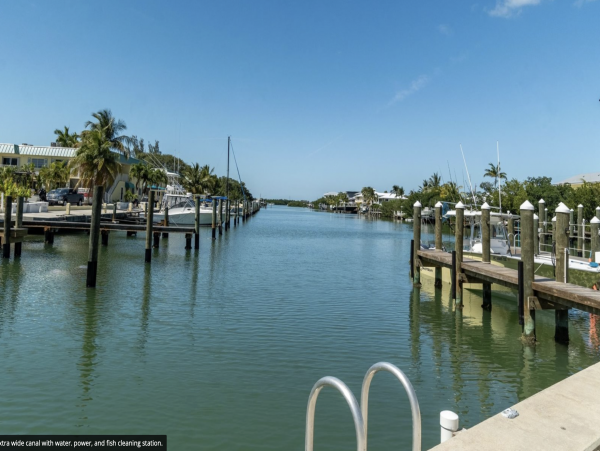 Coco Plum Marathon Walk to Beach Villa Pool Dock!