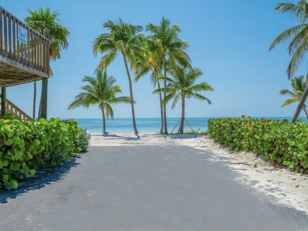 Coco Plum Marathon Walk to Beach Villa Pool Dock!