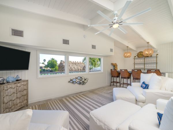 Elegant Marathon Five Bedroom Vacation Pool Home