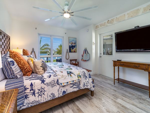 Elegant Marathon Five Bedroom Vacation Pool Home