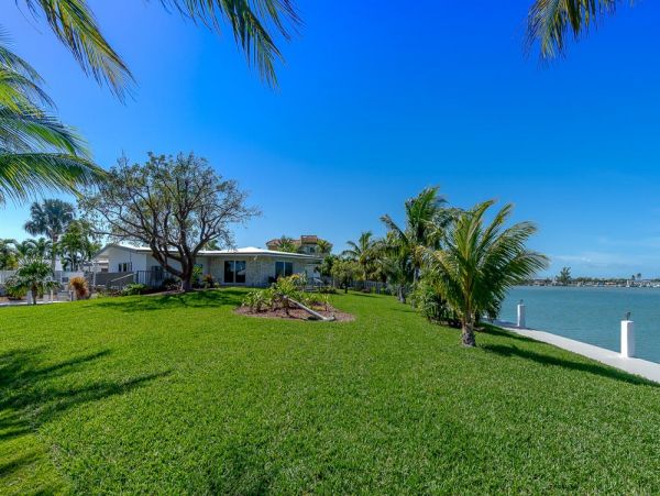 Elegant Marathon Five Bedroom Vacation Pool Home