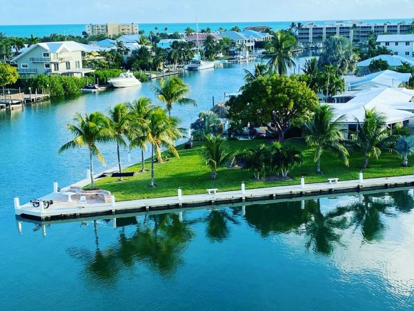 Elegant Marathon Five Bedroom Vacation Pool Home