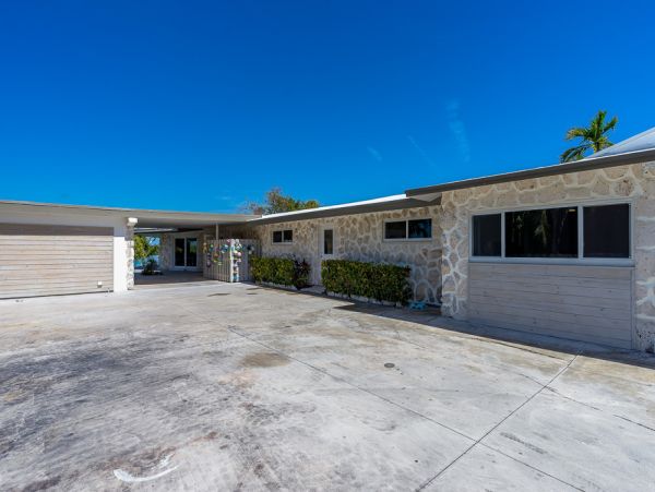 Elegant Marathon Five Bedroom Vacation Pool Home