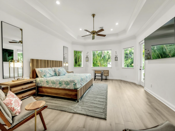 Five Bedroom Siesta Key luxury Plus Den 10 Min Walk to Beach