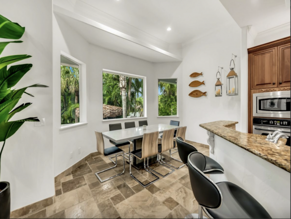 Five Bedroom Siesta Key luxury Plus Den 10 Min Walk to Beach