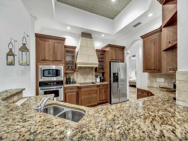 Five Bedroom Siesta Key luxury Plus Den 10 Min Walk to Beach