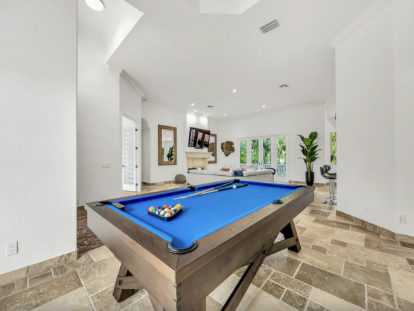 Five Bedroom Siesta Key luxury Plus Den 10 Min Walk to Beach