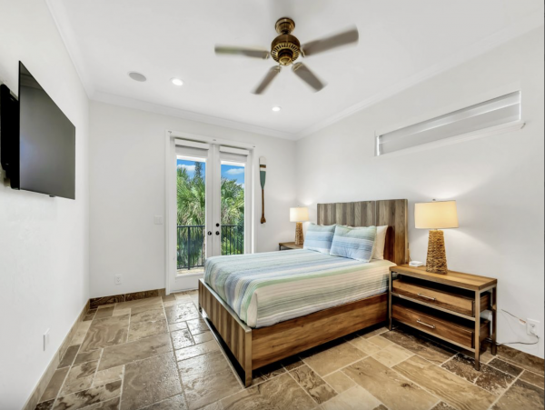 Five Bedroom Siesta Key luxury Plus Den 10 Min Walk to Beach