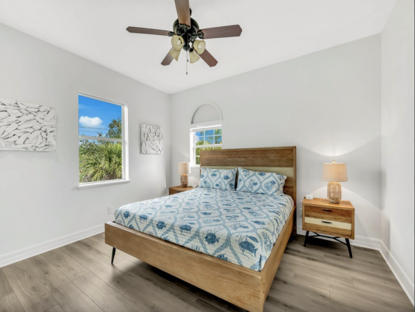 Five Bedroom Siesta Key luxury Plus Den 10 Min Walk to Beach