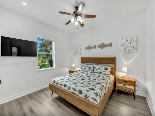 Five Bedroom Siesta Key luxury Plus Den 10 Min Walk to Beach
