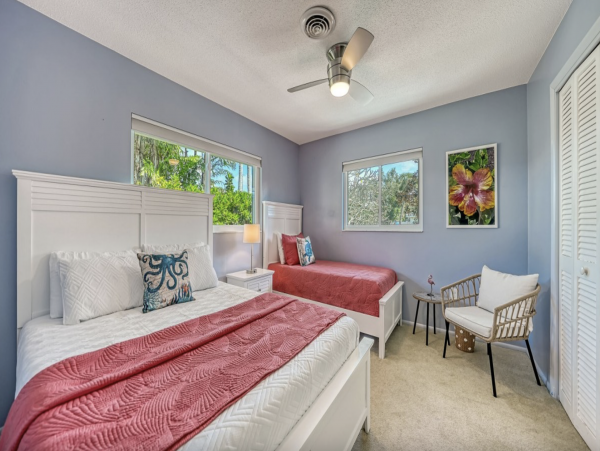 Stroll To the Beach & Siesta Key Villa Amazing Outdoor Area