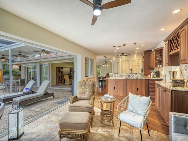 Stroll To the Beach & Siesta Key Villa Amazing Outdoor Area