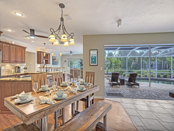 Stroll To the Beach & Siesta Key Villa Amazing Outdoor Area