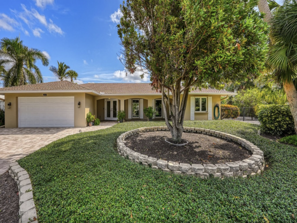 Stroll To the Beach & Siesta Key Villa Amazing Outdoor Area