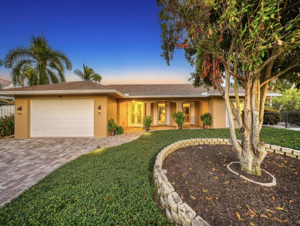 Stroll To the Beach & Siesta Key Villa Amazing Outdoor Area