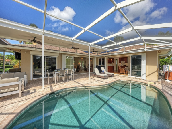 Stroll To the Beach & Siesta Key Villa Amazing Outdoor Area