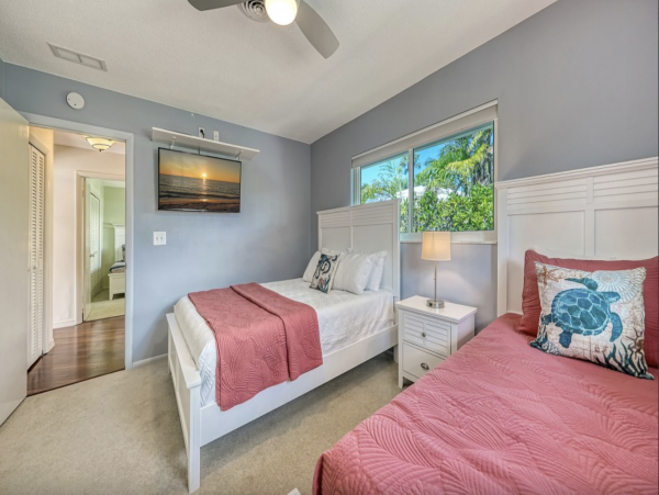 Stroll To the Beach & Siesta Key Villa Amazing Outdoor Area