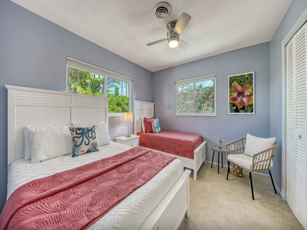 Stroll To the Beach & Siesta Key Villa Amazing Outdoor Area