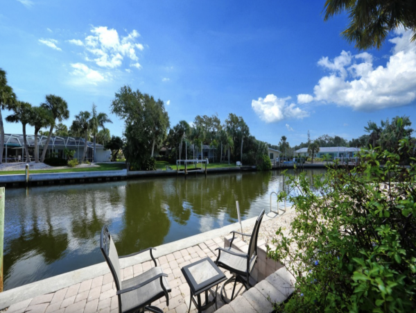 Stroll To the Beach & Siesta Key Villa Amazing Outdoor Area