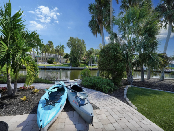 Stroll To the Beach & Siesta Key Villa Amazing Outdoor Area
