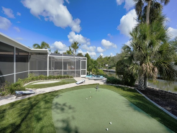 Stroll To the Beach & Siesta Key Villa Amazing Outdoor Area