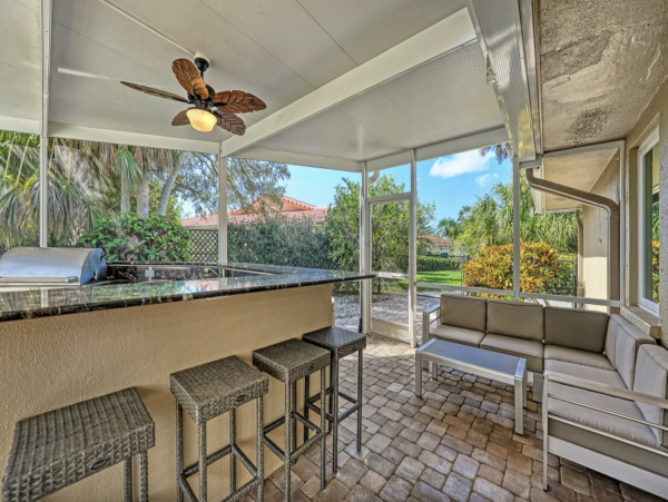 Stroll To the Beach & Siesta Key Villa Amazing Outdoor Area