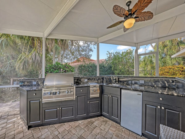 Stroll To the Beach & Siesta Key Villa Amazing Outdoor Area