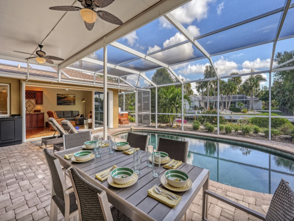 Stroll To the Beach & Siesta Key Villa Amazing Outdoor Area